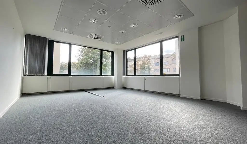 Recent ingerichte kantoorruimte te huur in Berchem foto 9