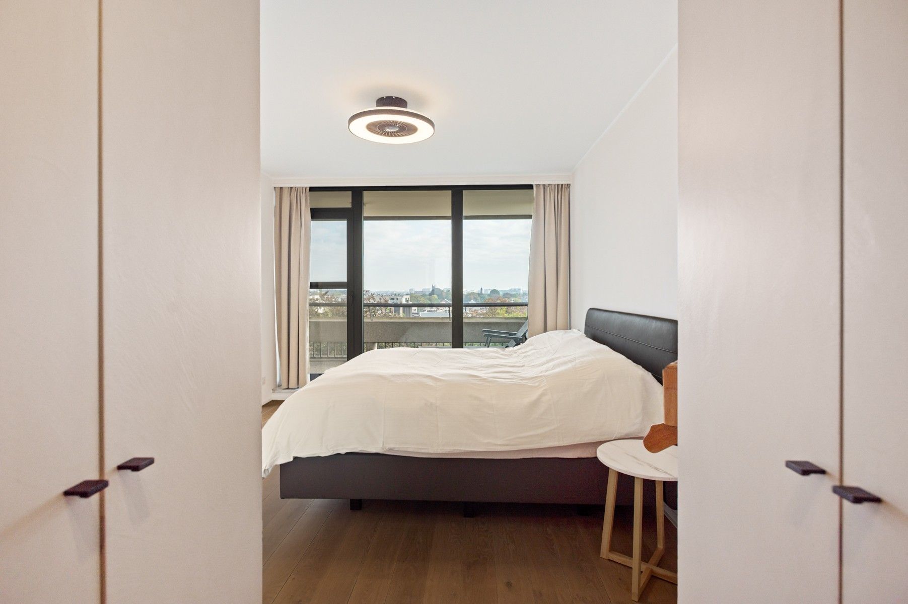 Gezellig, volledig gerenoveerd en instapklaar appartement 121m² + 26m² terras foto 11
