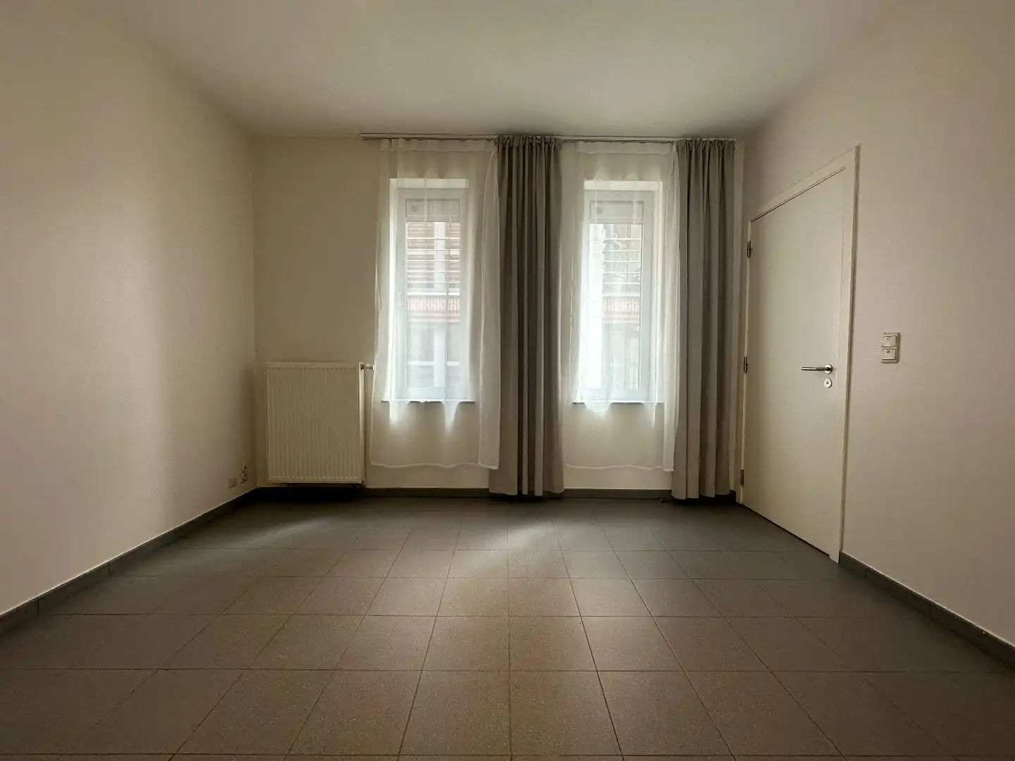 Lichtrijk appartement met 1 slpk en groot zonnig terras, hartje Torhout foto 8
