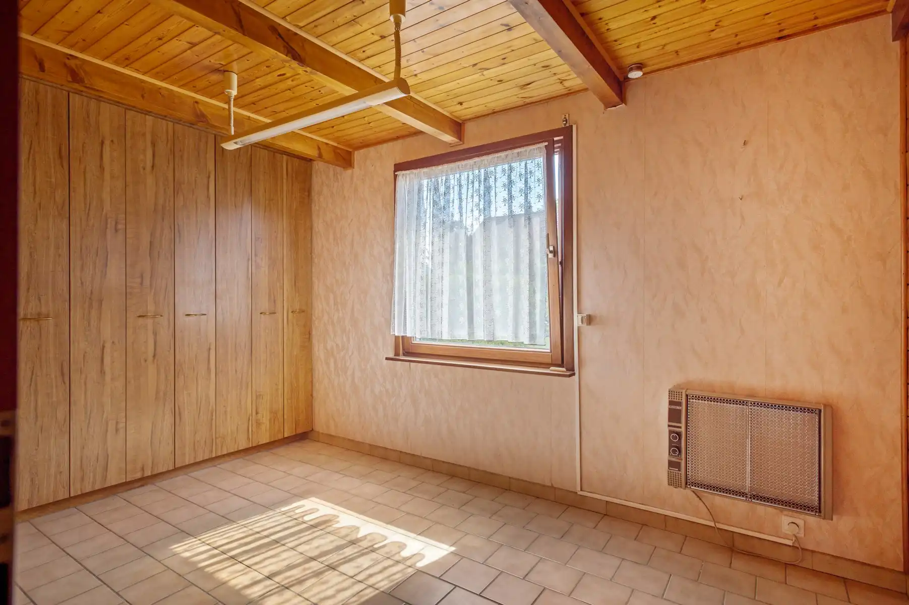 Charmante houten woning met 3 slaapkamers, ruime veranda, garage en tuin in Ranst foto 11