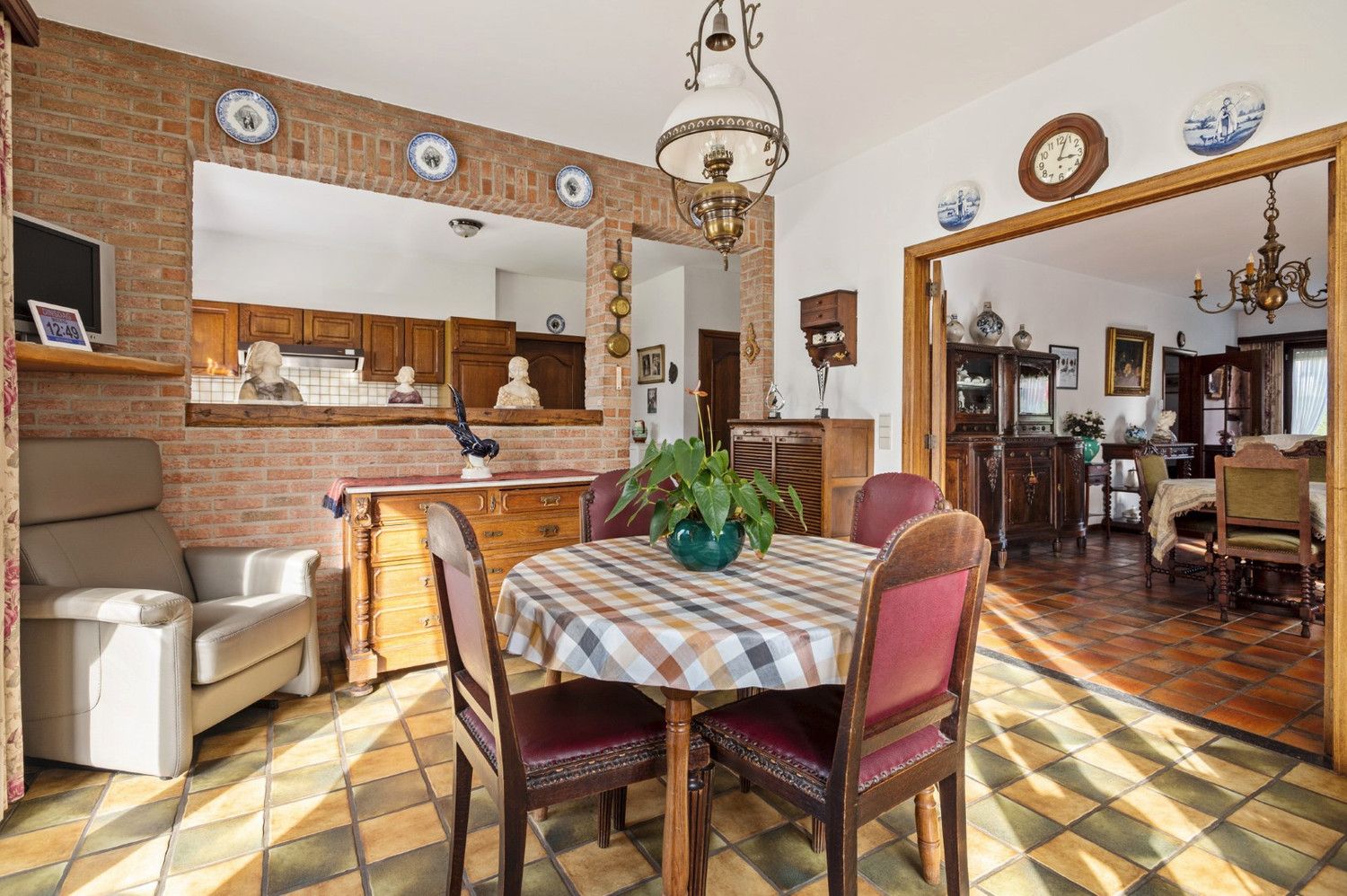 OPEN BEBOUWING MET GARAGE EN TUIN OP GOEDE LOCATIE! foto 8