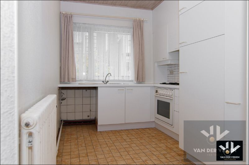 Op te frissen, lichtrijk appartement op toplocatie in bruisend Hasselt foto 6