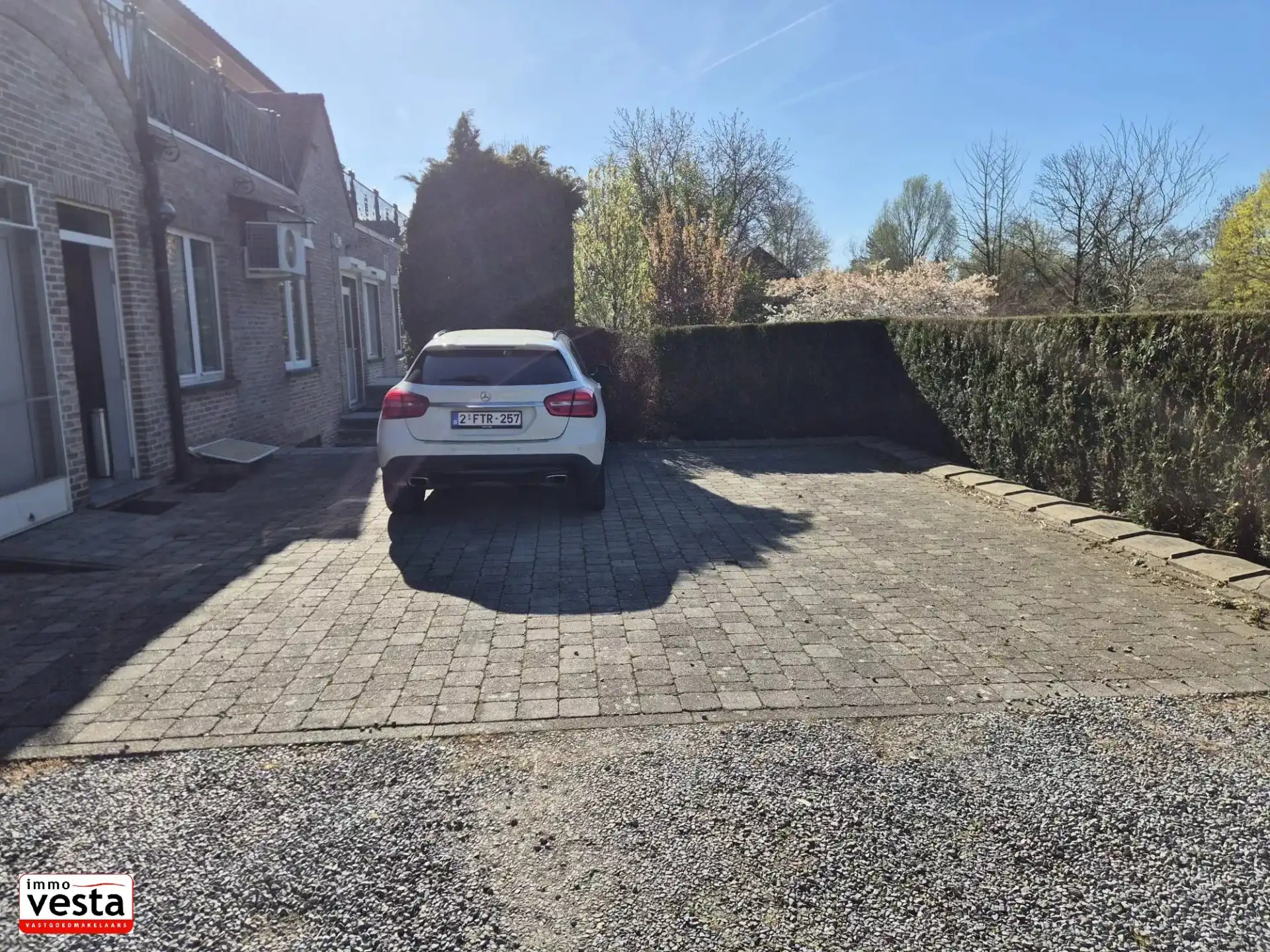 Degelijk handelspand op een goede ligging foto 9