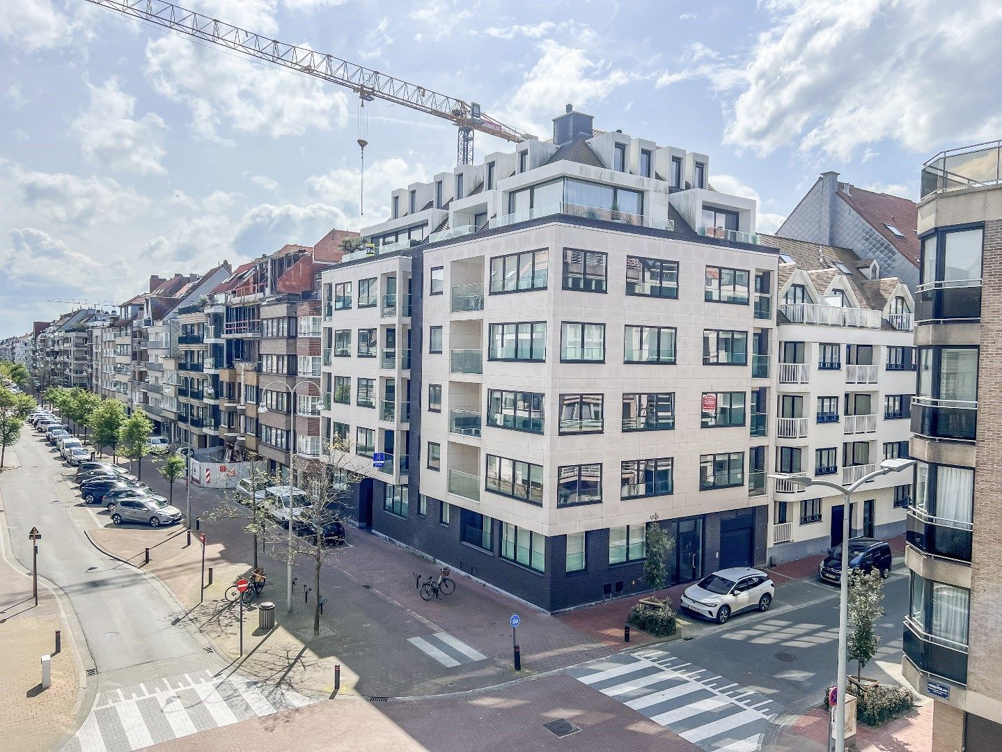 Zeer recent gemeubeld  en zonnig  app. met ZEEZICHT  vlakbij  het Rubensplein. Mgl. tot huren van een parking vlakbij. foto 10