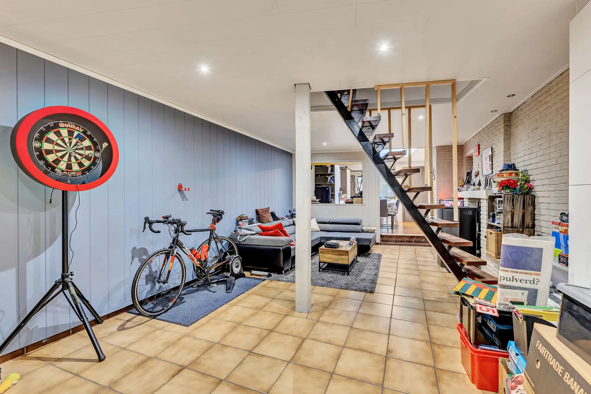 Gesloten bebouwing met 4 slaapkamers en tuin foto 3