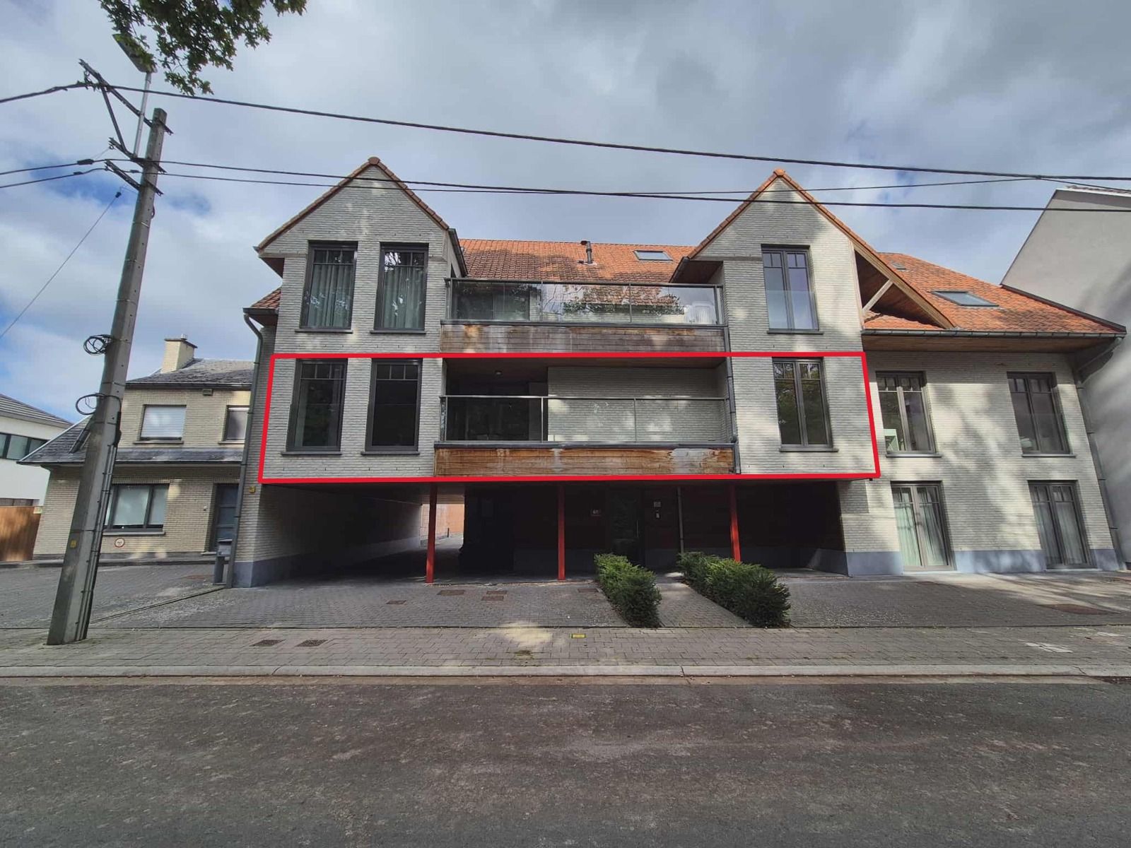Eenslaapkamerappartement met garage en terras foto {{pictureIndex}}