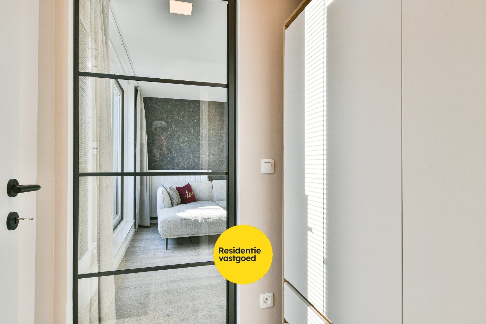 Uniek appartement inclusief carport met grote berging gelegen in een oude graanmolen foto 3