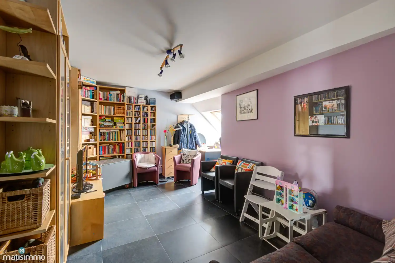 ZEER RUIM EN MODERN DUPLEXAPPARTEMENT (234M²) MET 5 SLAAPKAMERS, 2 BADKAMERS, 2 TERRASSEN, 2 KELDERS, DUBBELE GARAGE (60M²) (+ OPTIONEEL GARAGE) IN HET CENTRUM VAN LANAKEN foto 18