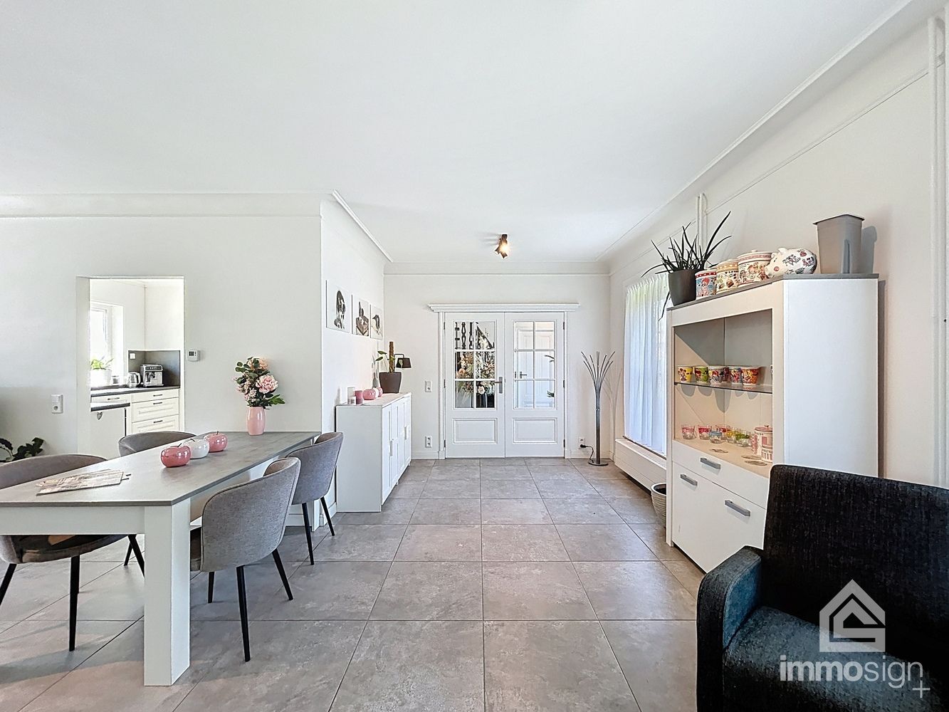 Instapklare gezinswoning met 3 slaapkamers, 2 badkamers, vrijstaande garage en prachtige tuinkamer foto 16