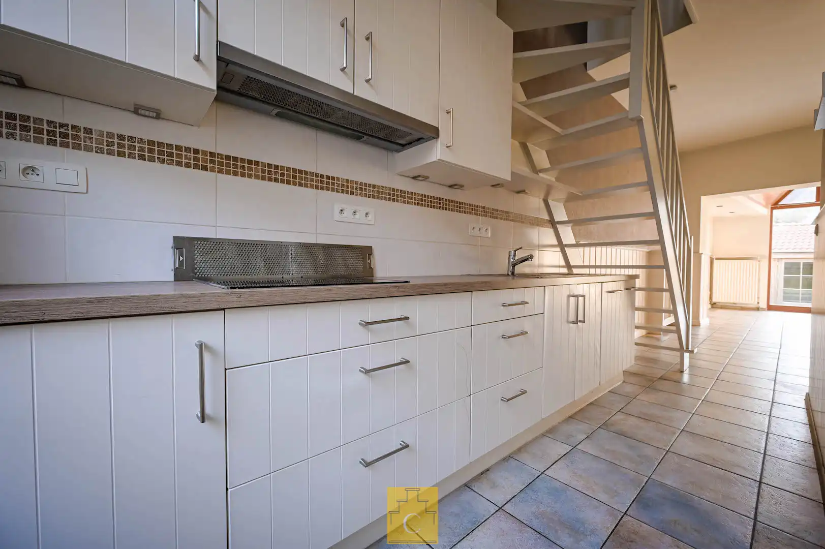 Instapklare trapgevelwoning met zonnig terrastuintje en grote berging, centrum, rustige straat omgeving ’t Zand foto 11