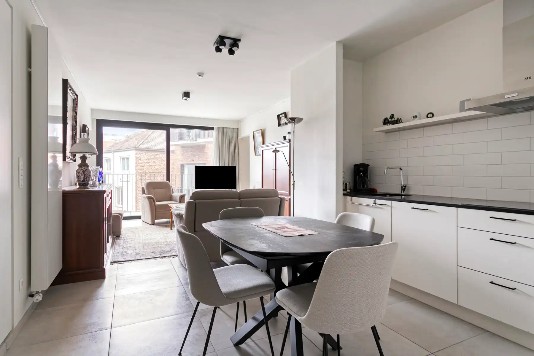 Centraal gelegen assistentieflat met 2 slaapkamers! foto 6