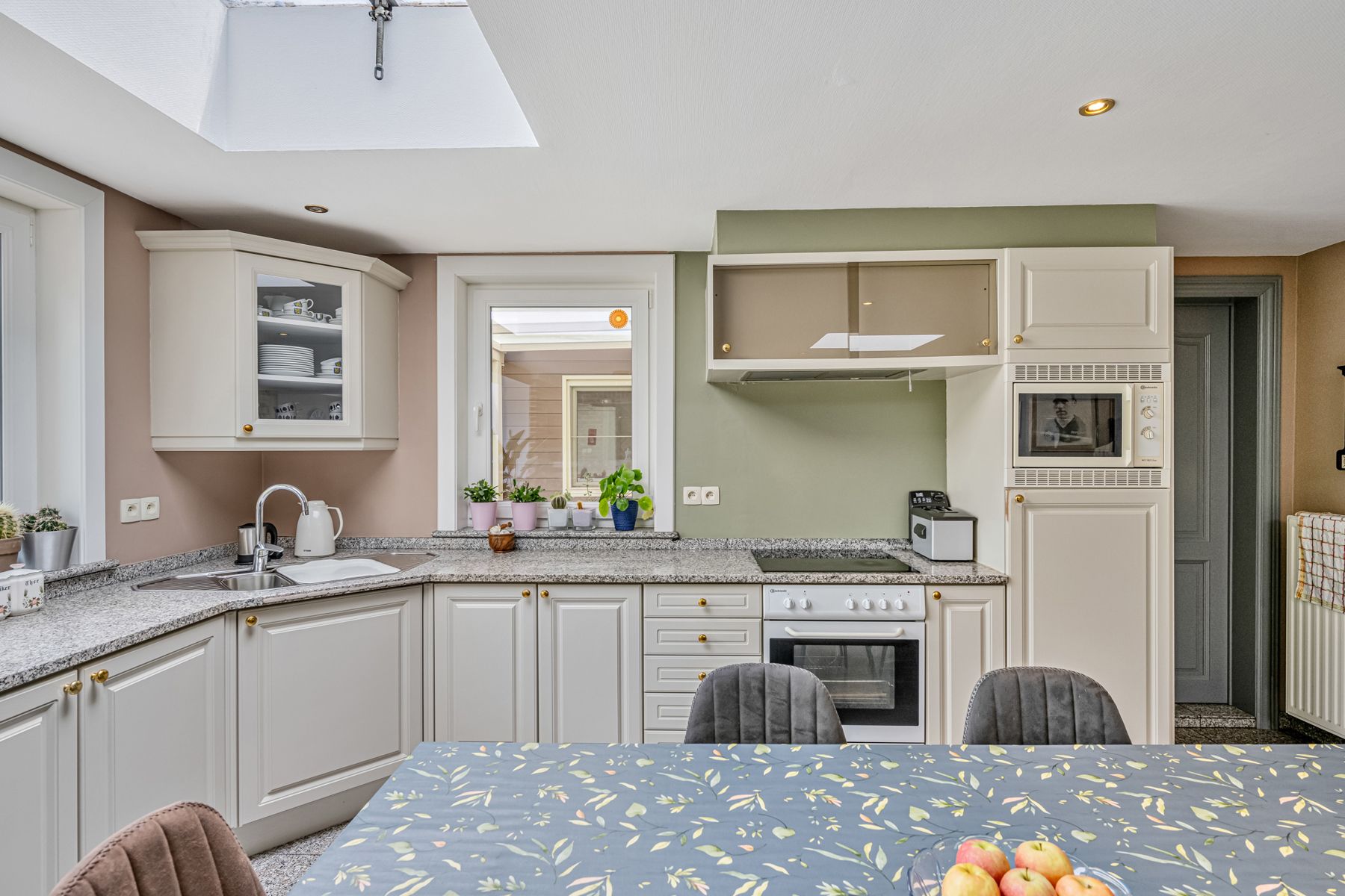 TE KOOP:Instapklare kwalitatieve woning met prachtige tuin! foto 8