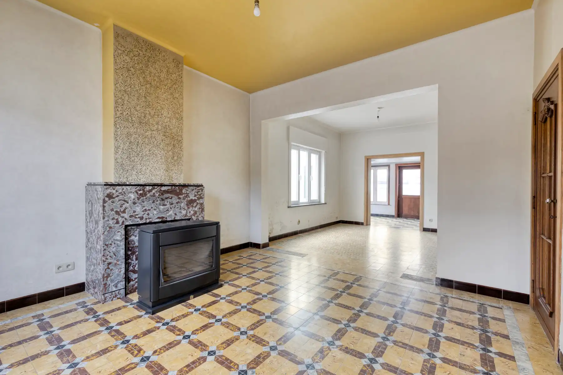 Deels te renoveren lichtrijke driegevelwoning  foto 7