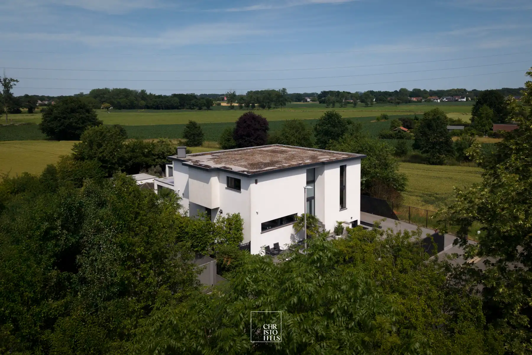 Stijlvolle villa met wellnesscomfort, aparte praktijkruimte in Maasmechelen! foto {{pictureIndex}}