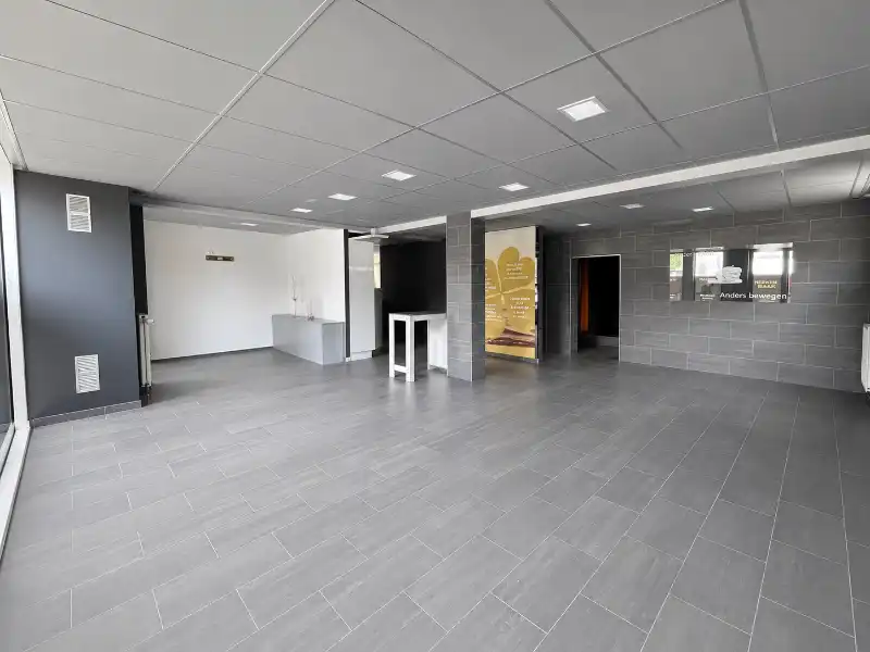 TE HUUR: (Beveren-Waas) veelzijdig pand foto 3