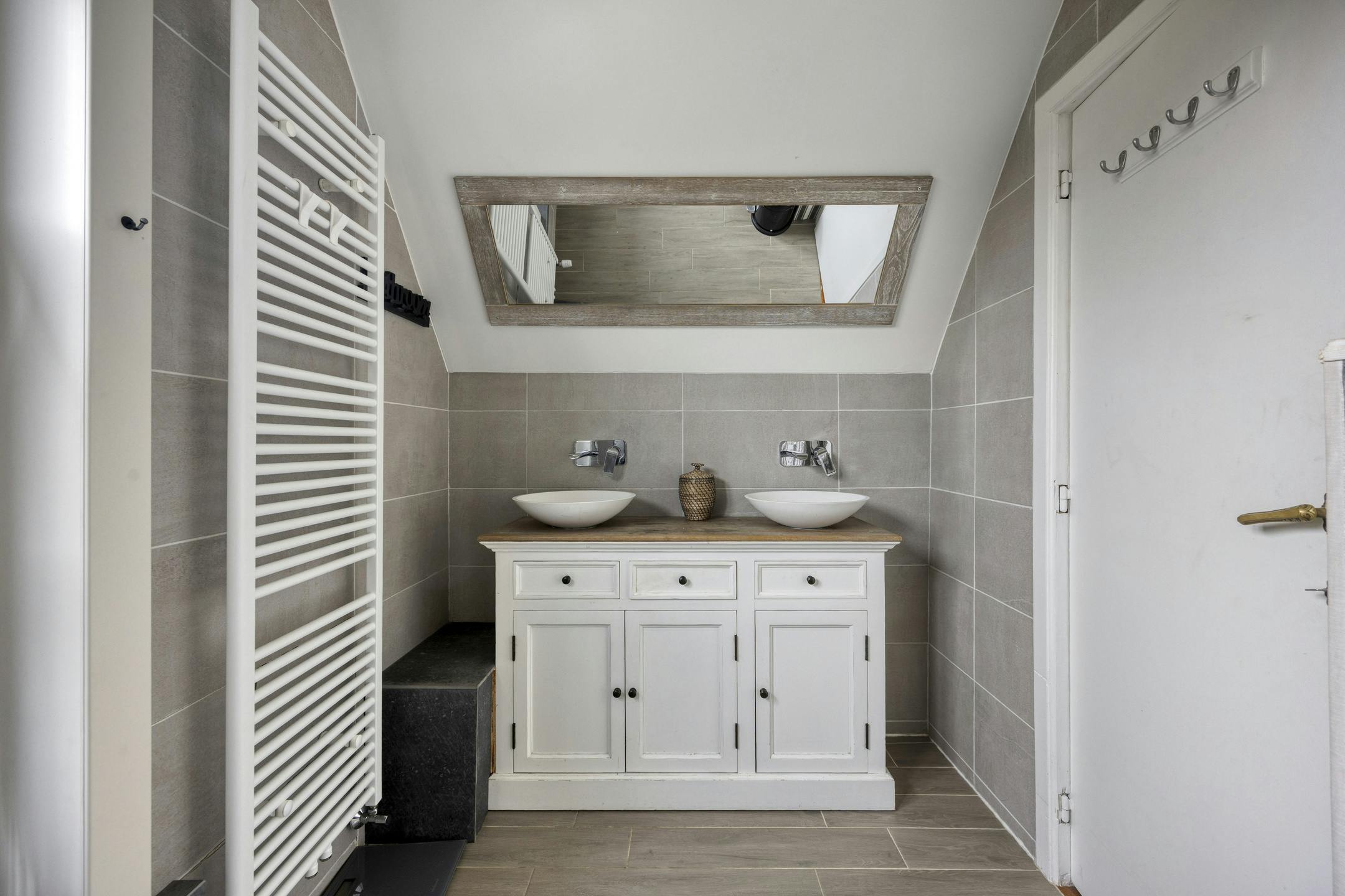 Gerenoveerd vrijstaand huis met zwembad, poolhouse en tuin foto 10