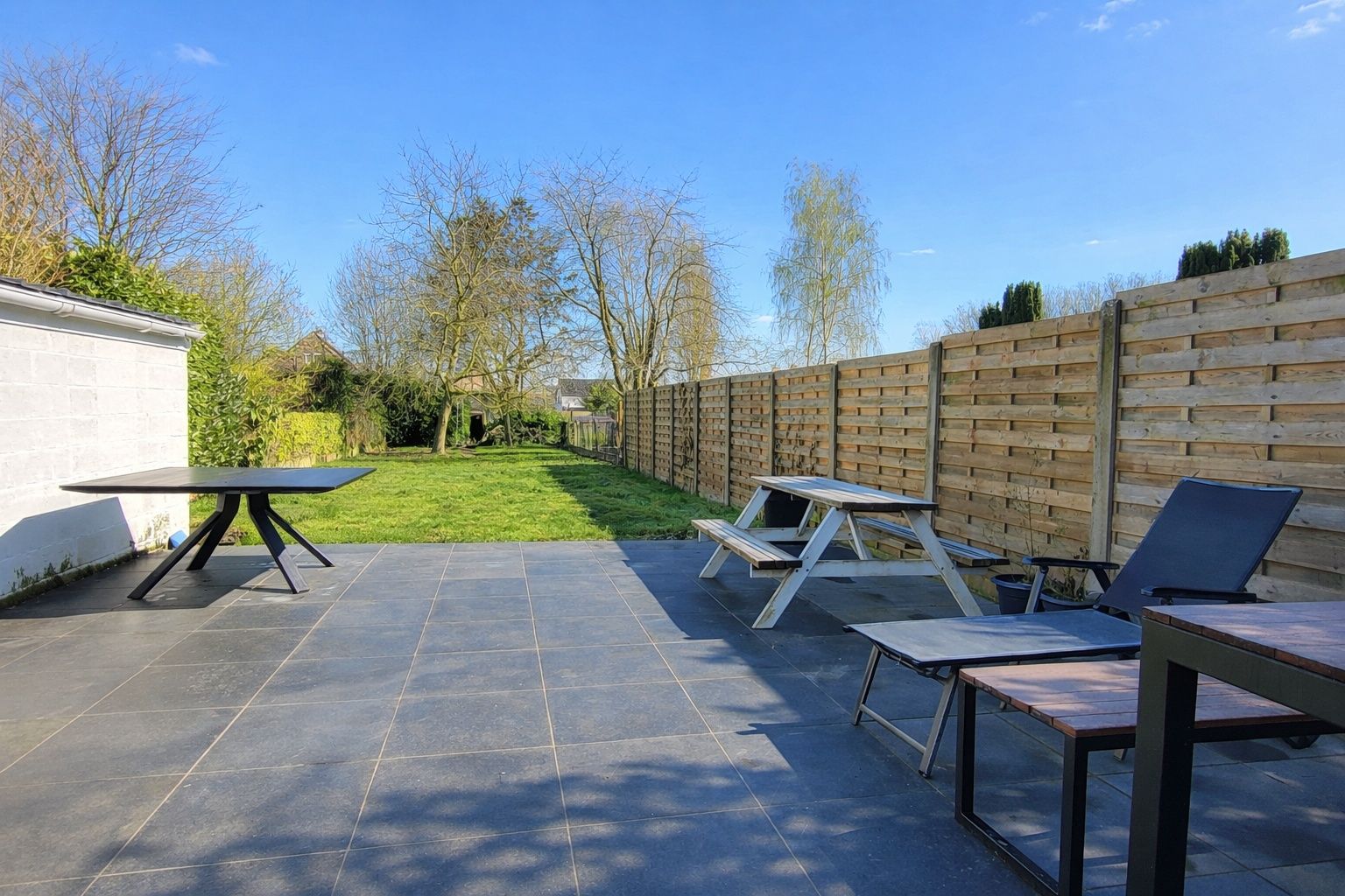 Deze landelijk gelegen woning met open uitzicht combineert ruimte, rust en wooncomfort op een perceel van 611 m².  foto 3