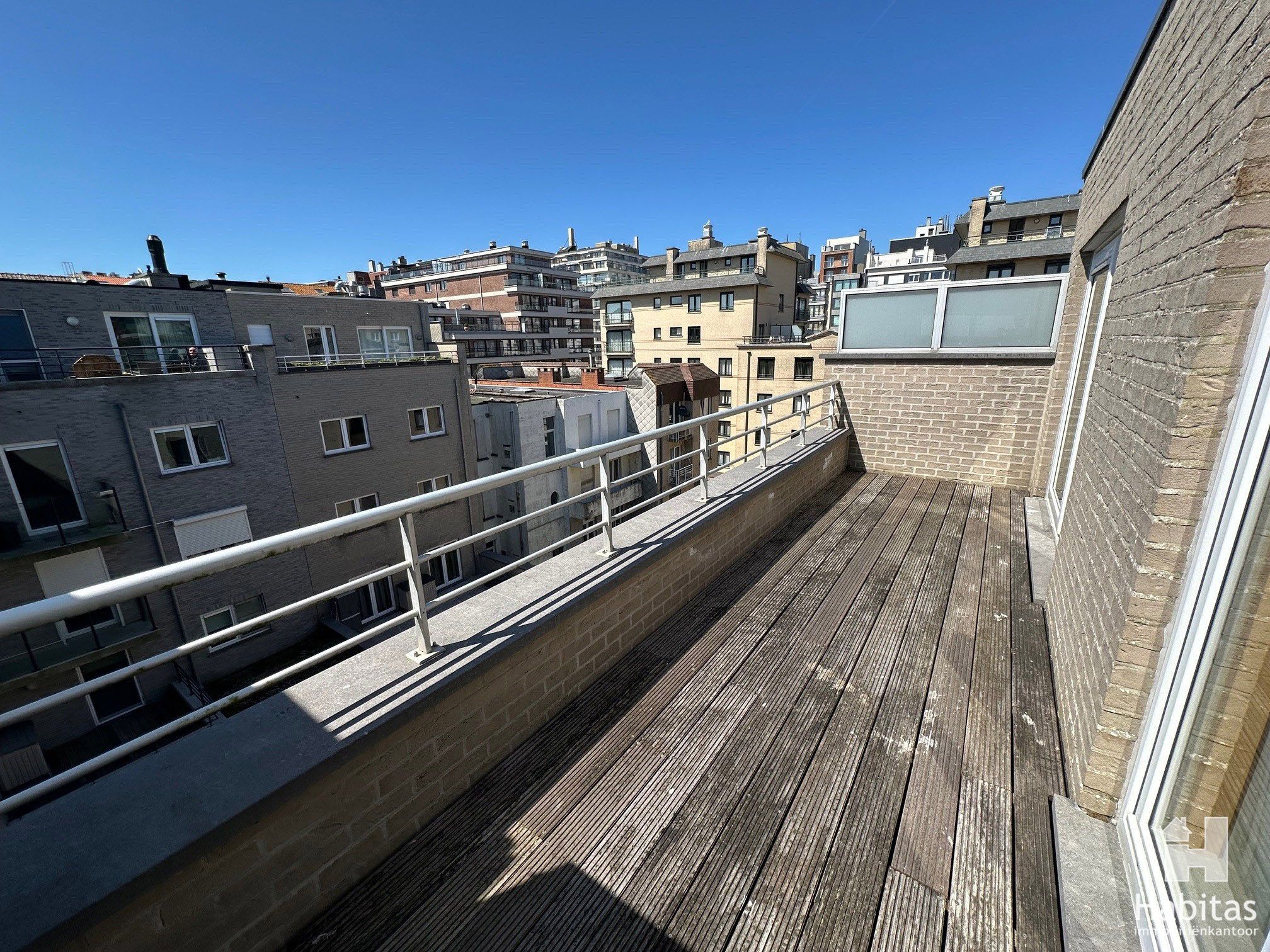 Gemeubeld penthouse met een absolute topligging foto 14