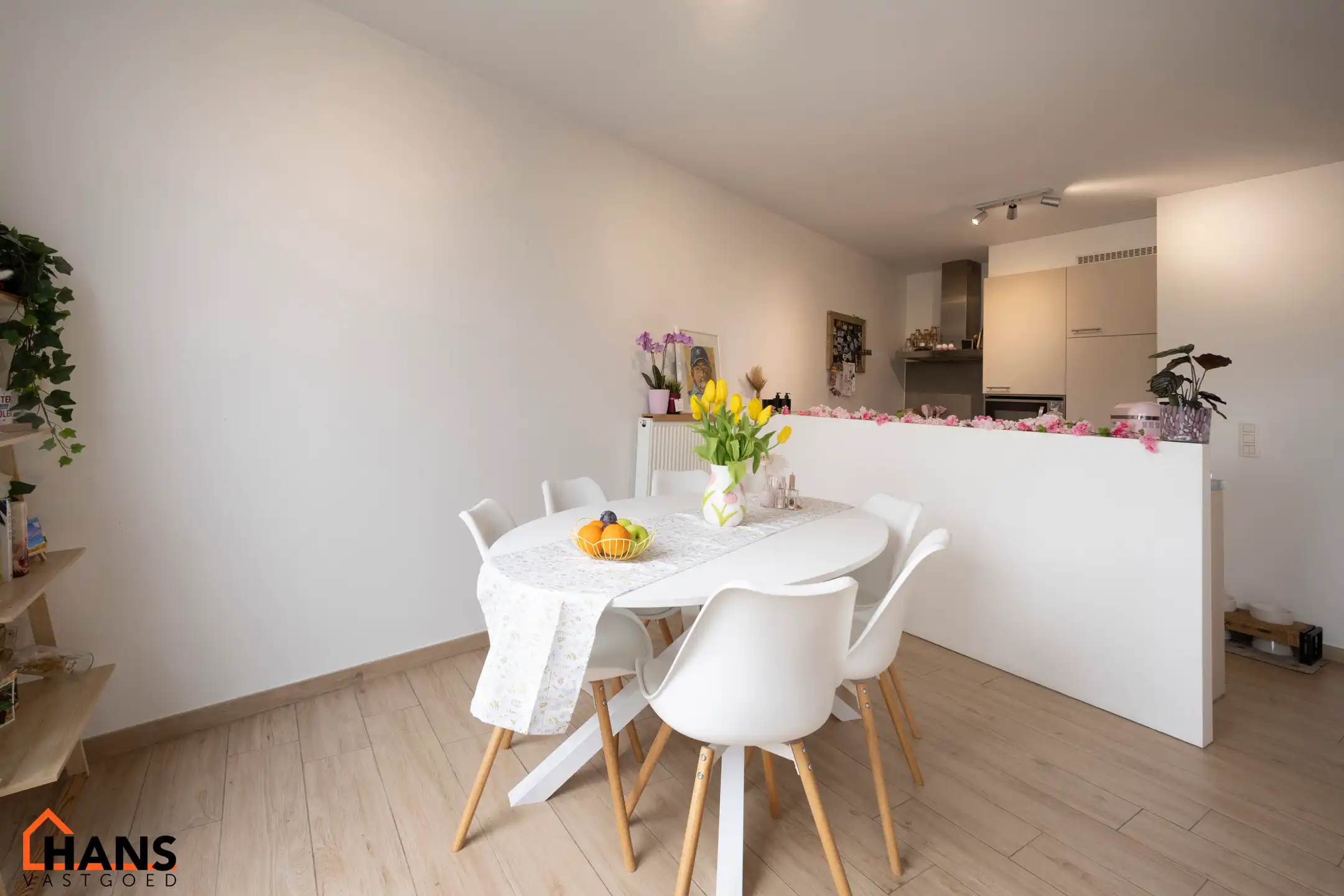 Appartement met garagebox en staanplaats. foto 4