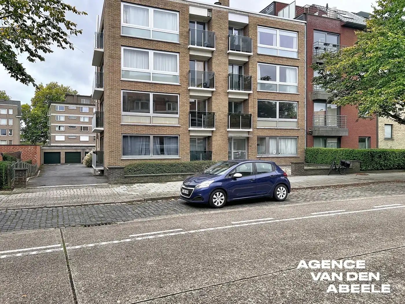 Op te frissen appartement met 2 slaapkamers en terras  foto 2