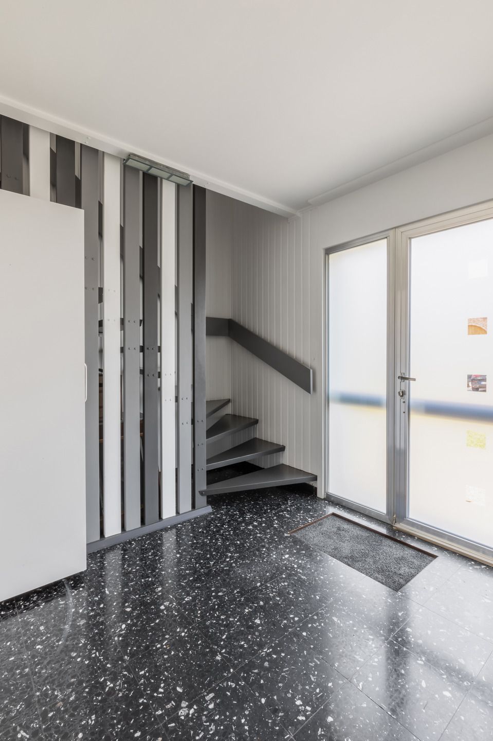 Charmante ruime woning (6 SLPK) met mooie tuin + vijver  foto 4