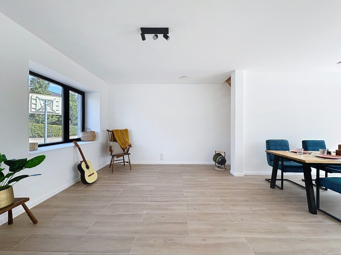 Instapklare vernieuwbouwwoning in het mooie Wezemaal foto 8