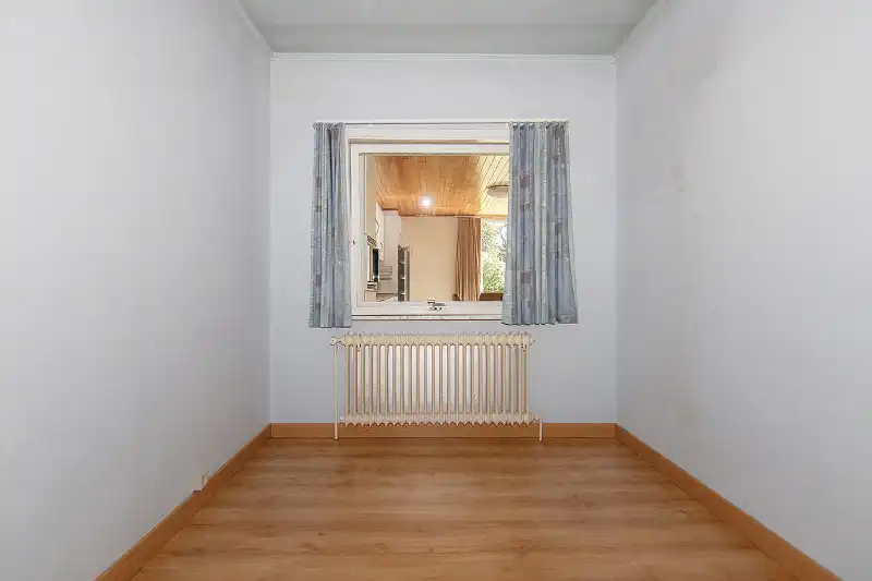 Ruime en rustig gelegen, te renoveren gelijkvloerse woning met bijna volledige onderkeldering op een knap perceel foto 15