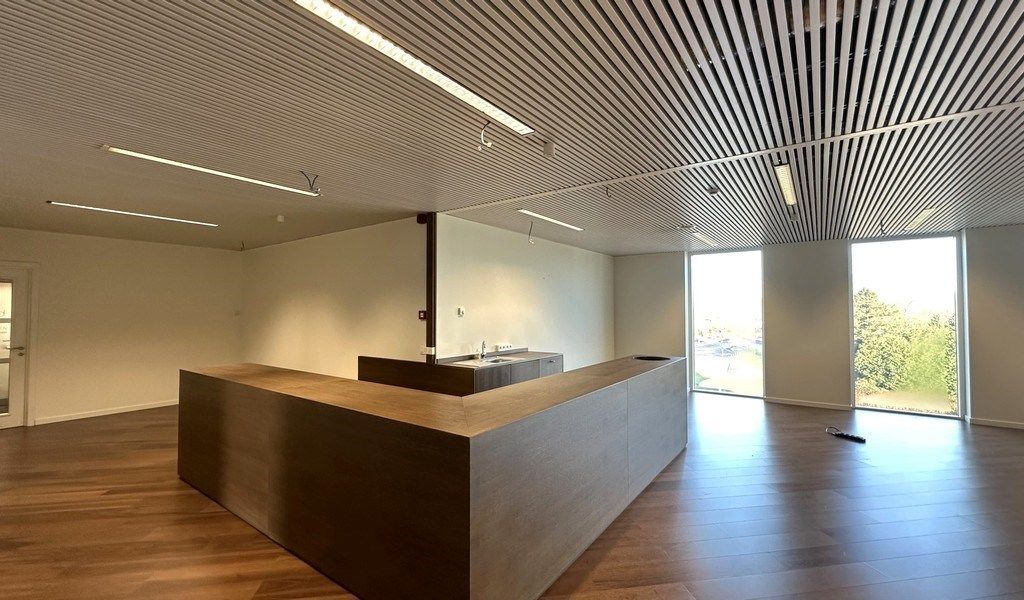 Instapklare kantoorruimte te huur langs E40 in Aalst foto 9