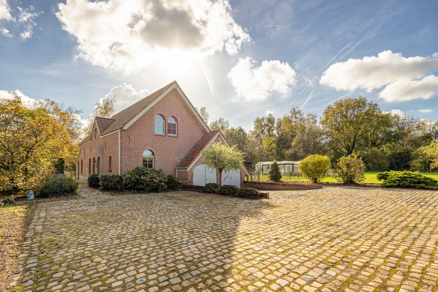 Landelijke charme villa met prachtige tuin grenzend aan natuurgebied foto 6