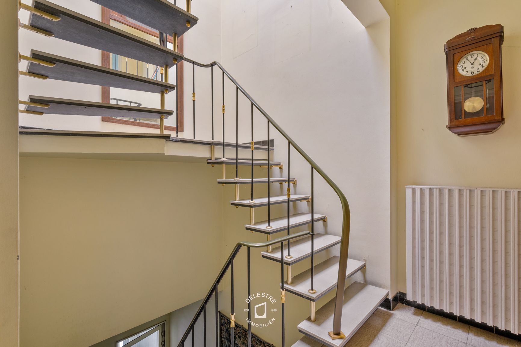 ERG RUIME MULTIFUNCTIONELE EIGENDOM MET 3 GARAGES  foto 20