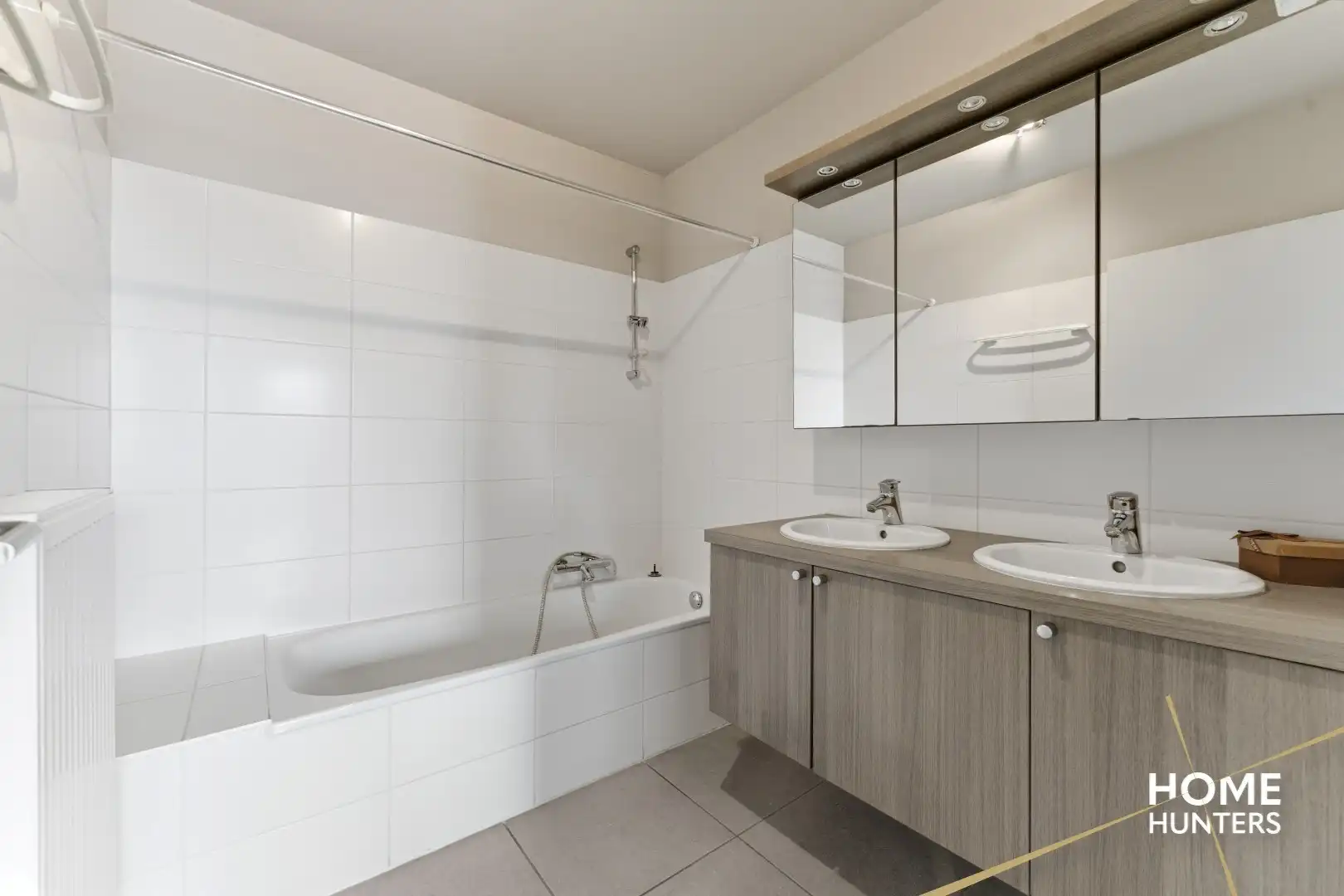 Gezellig appartement met 2 slaapkamers en terras op markt van Houthulst! foto 8