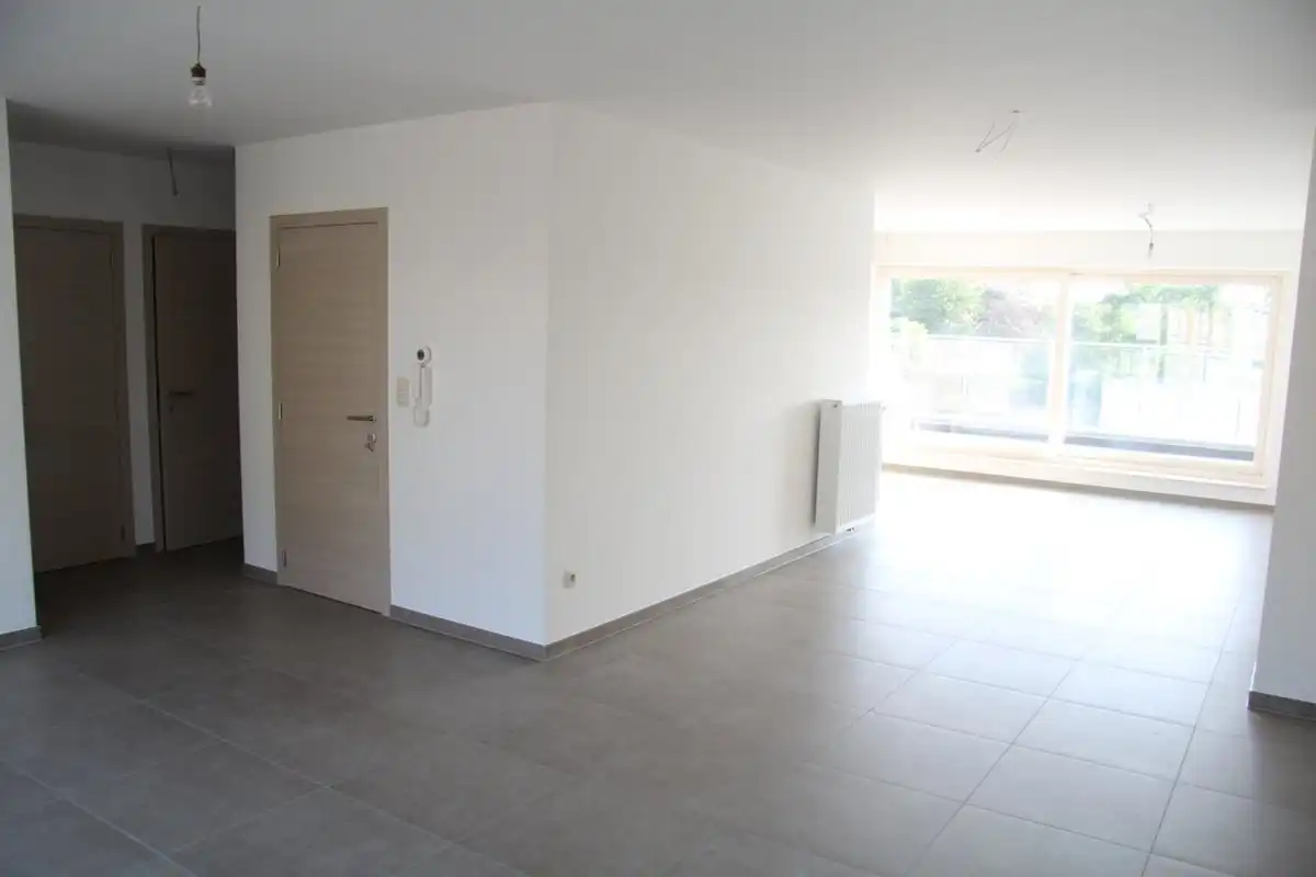 Ruim appartement met 2 slk, 2 terrassen, garage en autostaanplaats foto 2