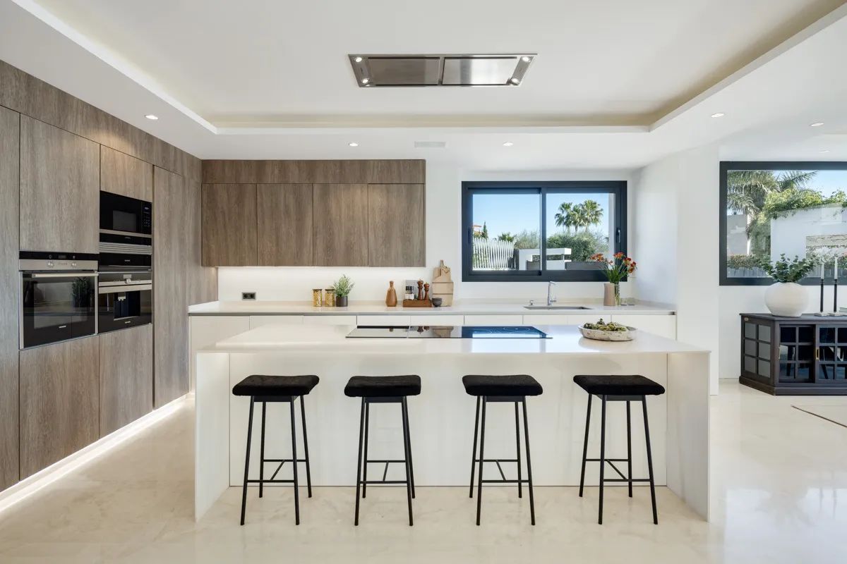 Exclusieve oase van luxe op de Golden Mile – architecturaal meesterwerk met adembenemend uitzicht! foto 5