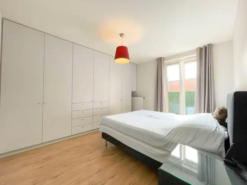 Modern appartement met 2 slaapkamers, terras en garage op centrale ligging te Wakken! foto 7