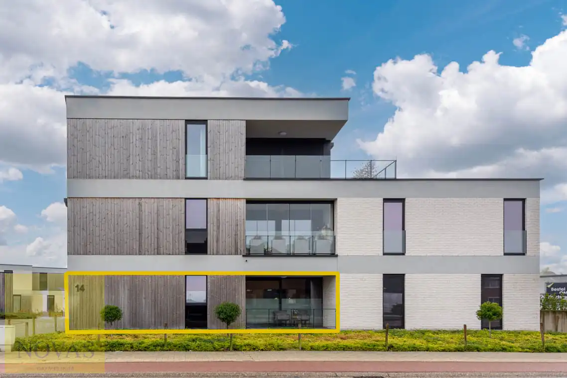 Appartement gelijkvloers van 2021, 2 slaapkamers, berging en parking foto {{pictureIndex}}