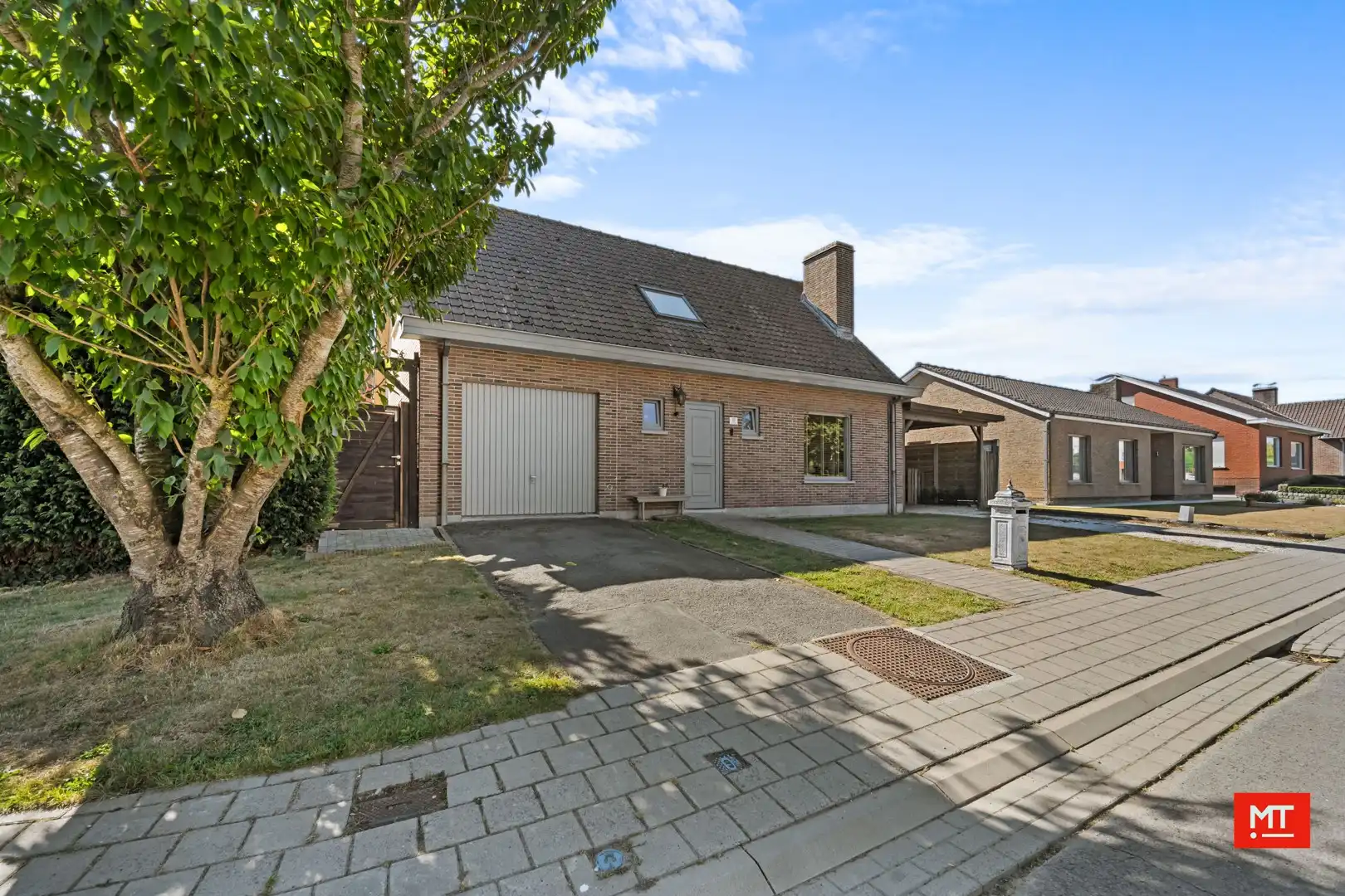 Op te frissen alleenstaande woning met 2 slaapkamers, tuin, garage en carport in een rustige wijk te Dikkebus foto 17