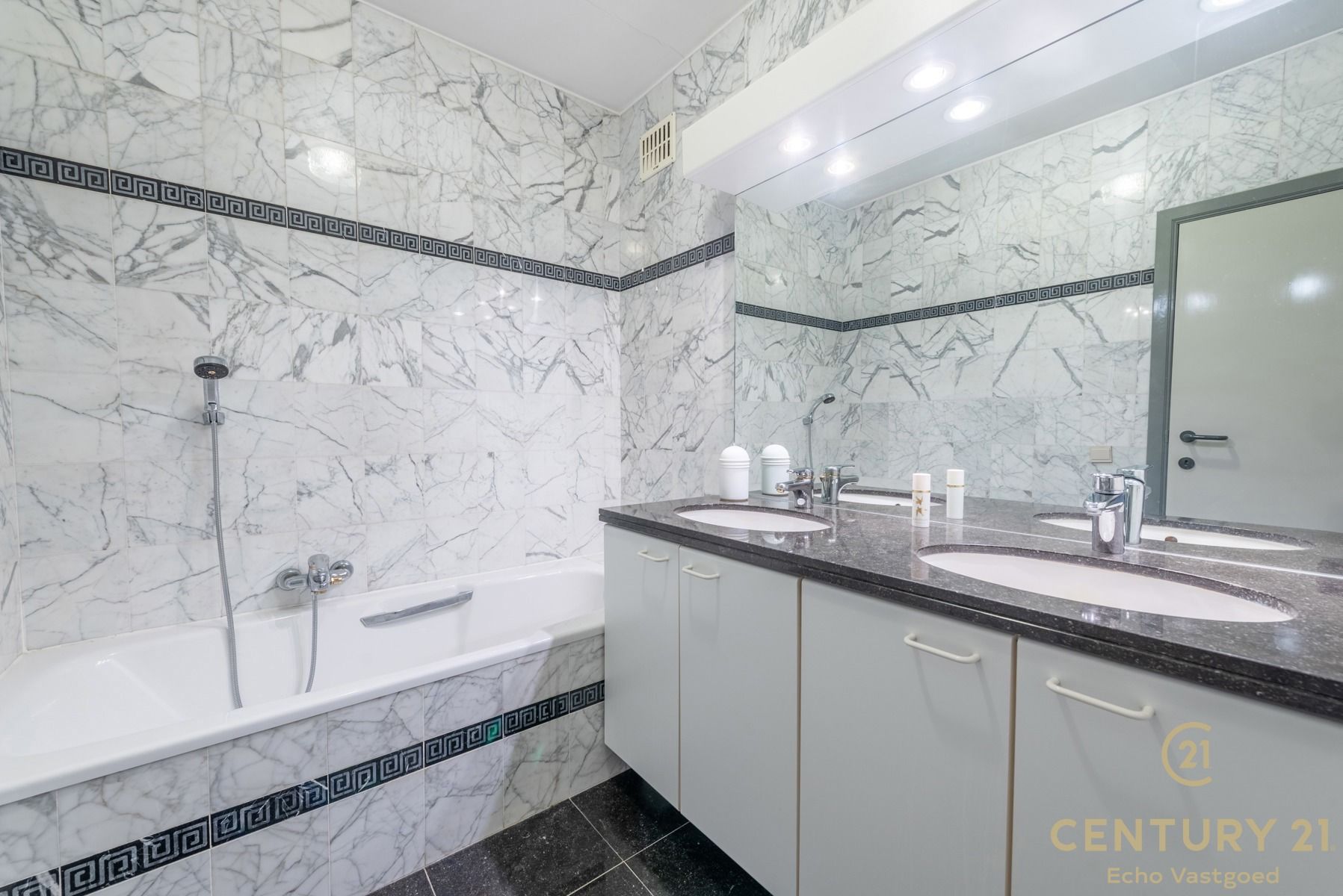 Ruim en energiezuinig appartement (161 m²) met garagebox foto 19