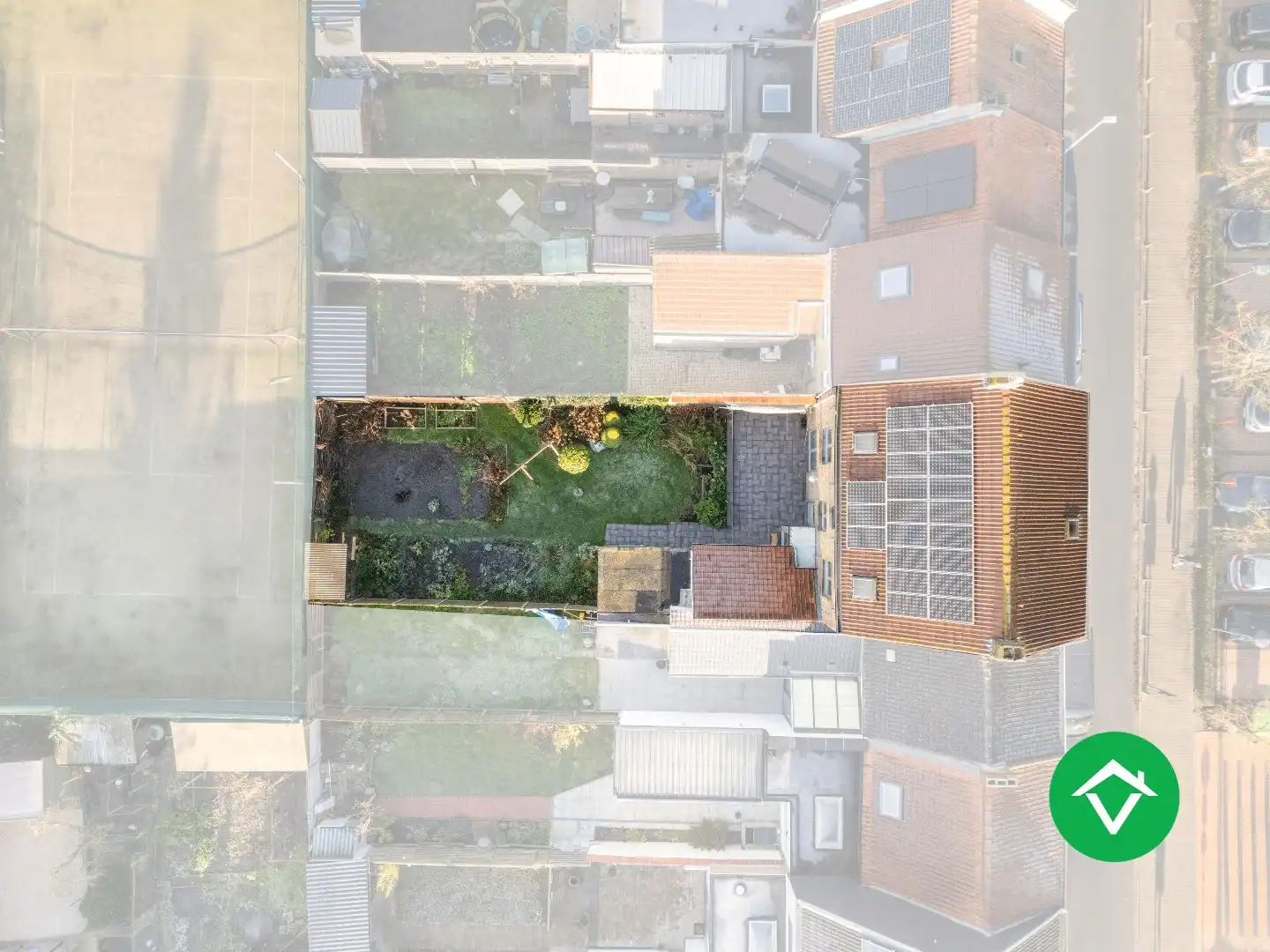 Ruim herenhuis met 4 slaapkamers en aparte garagebox in centrum Gistel foto 3