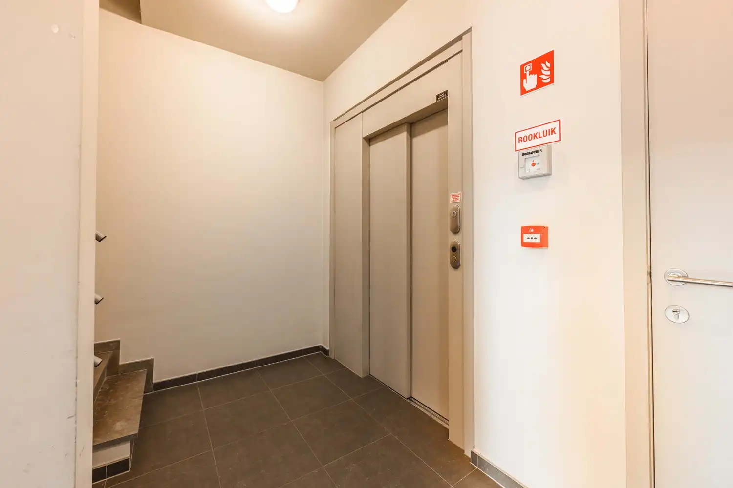 Appartement te Oostrozebeke. foto 3