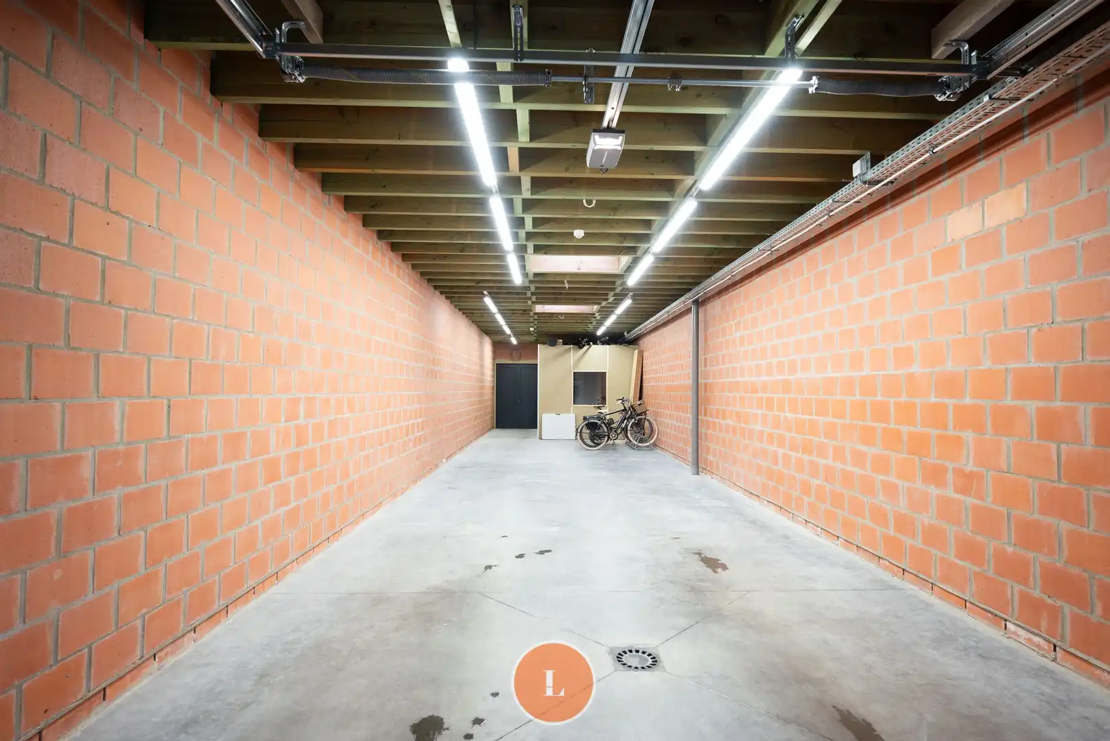 Gerenoveerde woning met loods (100m²) te koop in Menen foto 24