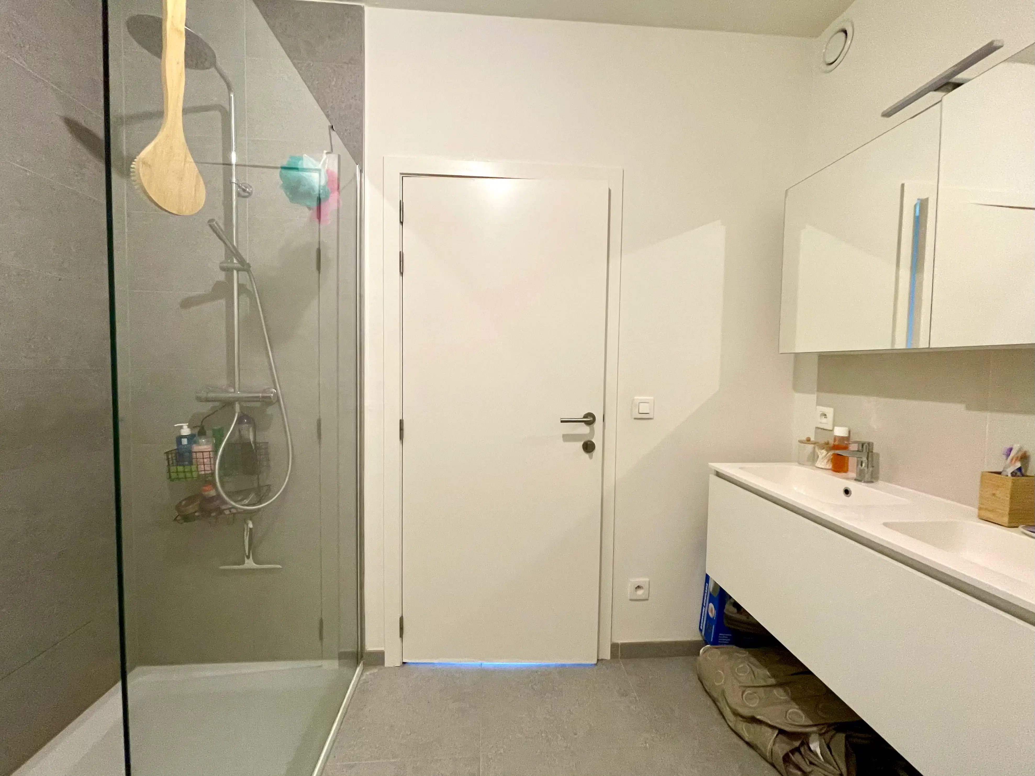 Instapklaar appartement met 2 slaapkamers, terras en garage foto 11