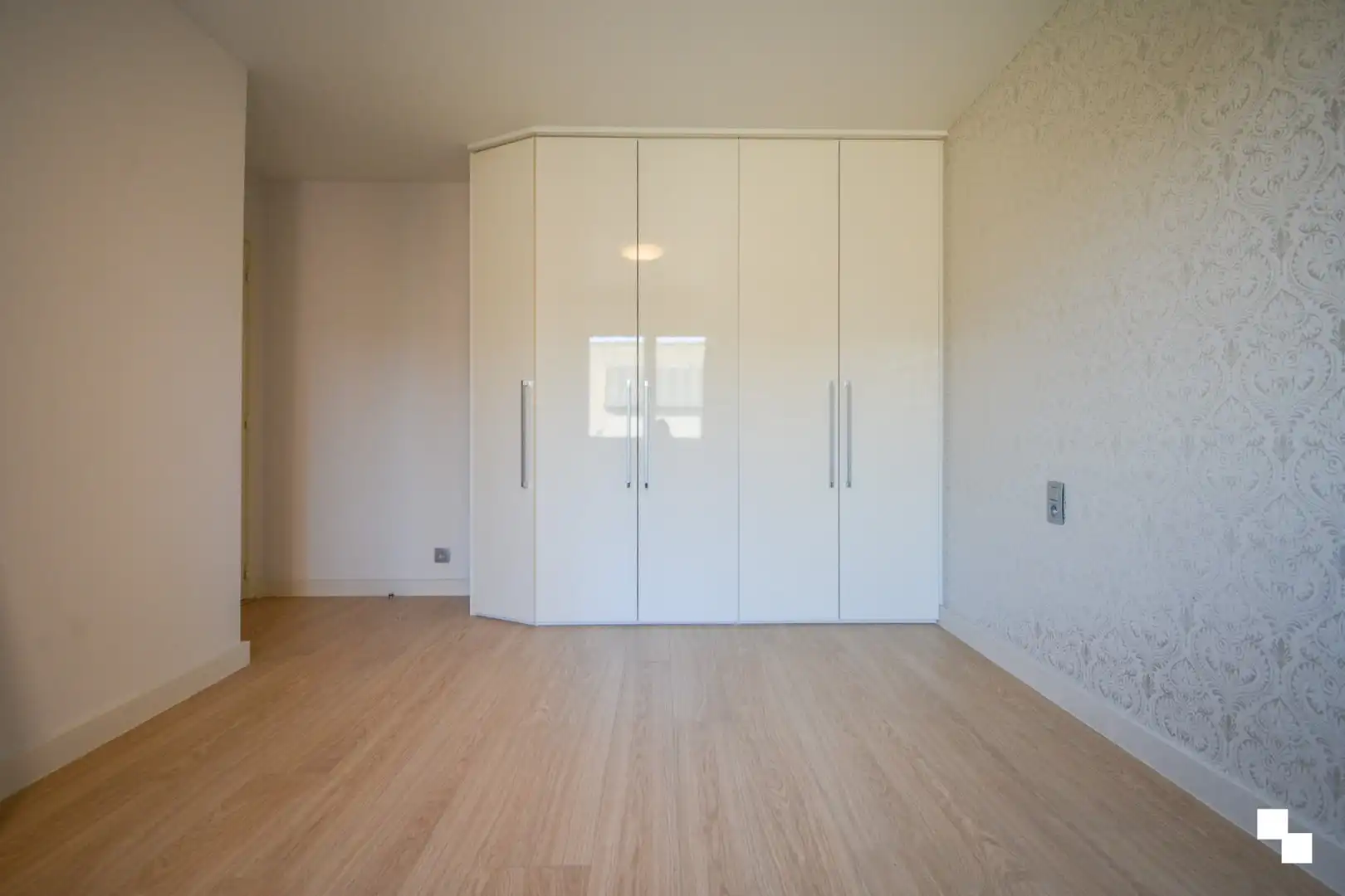 Zéér verzorgd, gerenoveerd 3-slaapkamer appartement te Roeselare foto 18