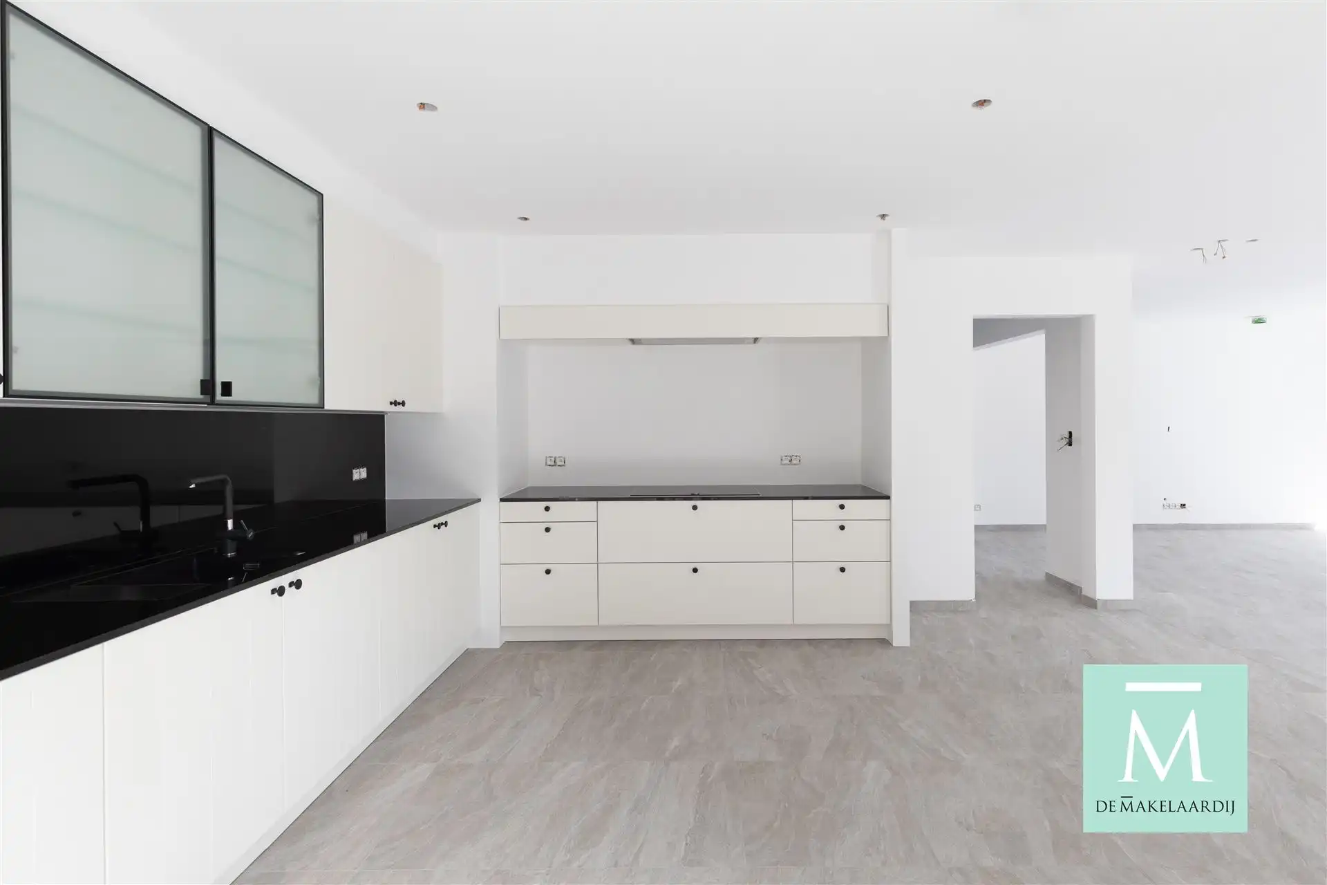 Zeer ruime nieuwbouwwoning met 5 slaapkamers en tuin foto 6