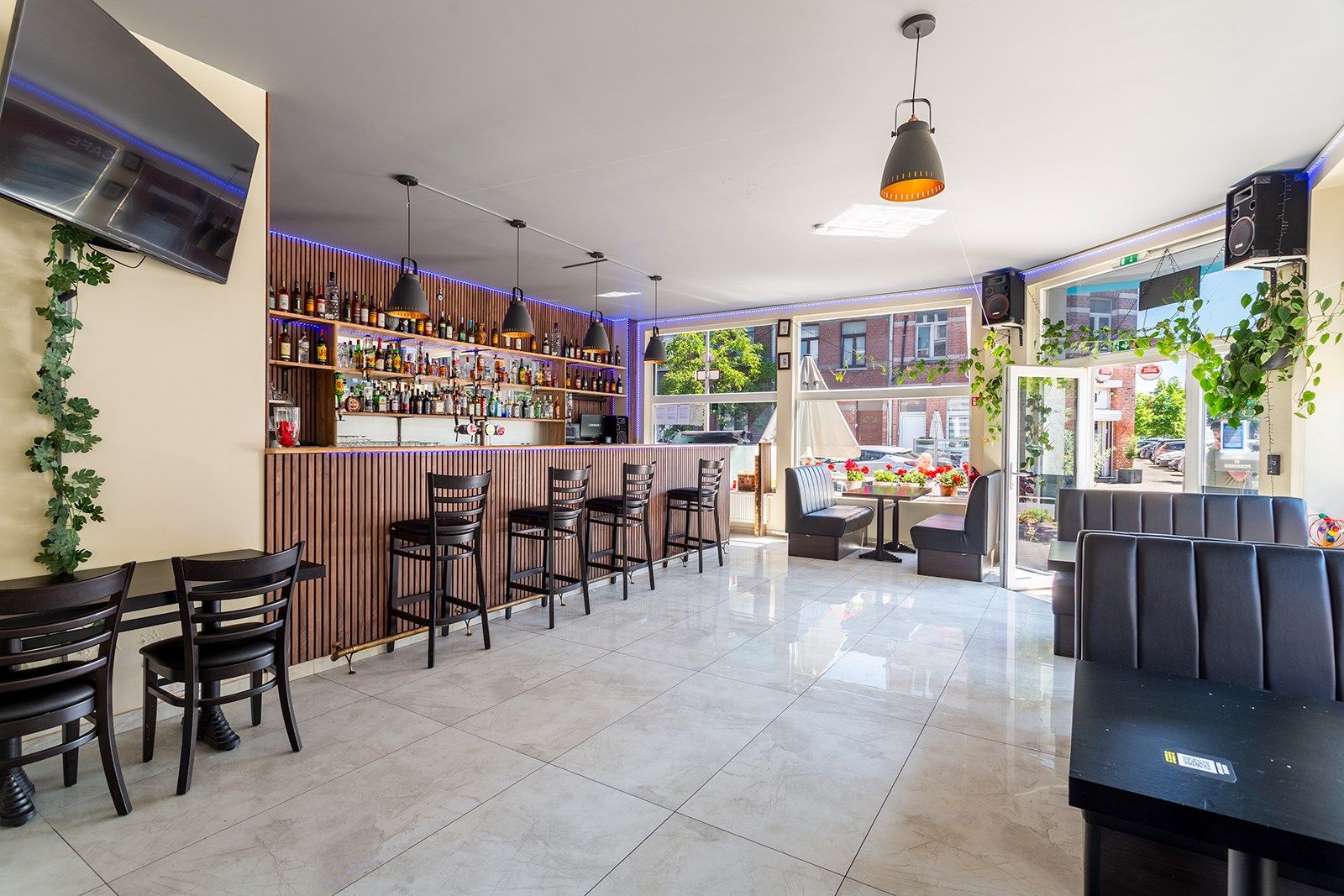 Lichtrijk hoek appartement met karakter!  foto 10