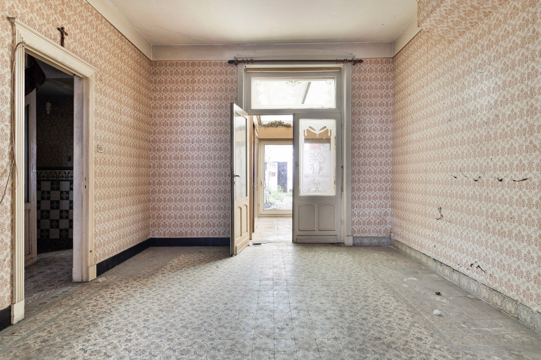 Te renoveren woning met zeer grote garage ! foto 7