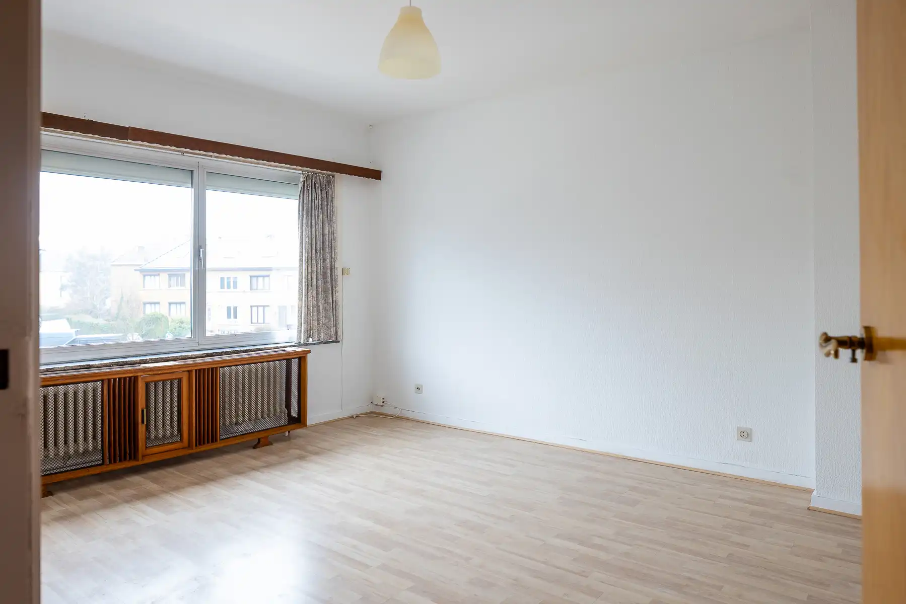 Ruime woning met buitenkoer en garage foto 11