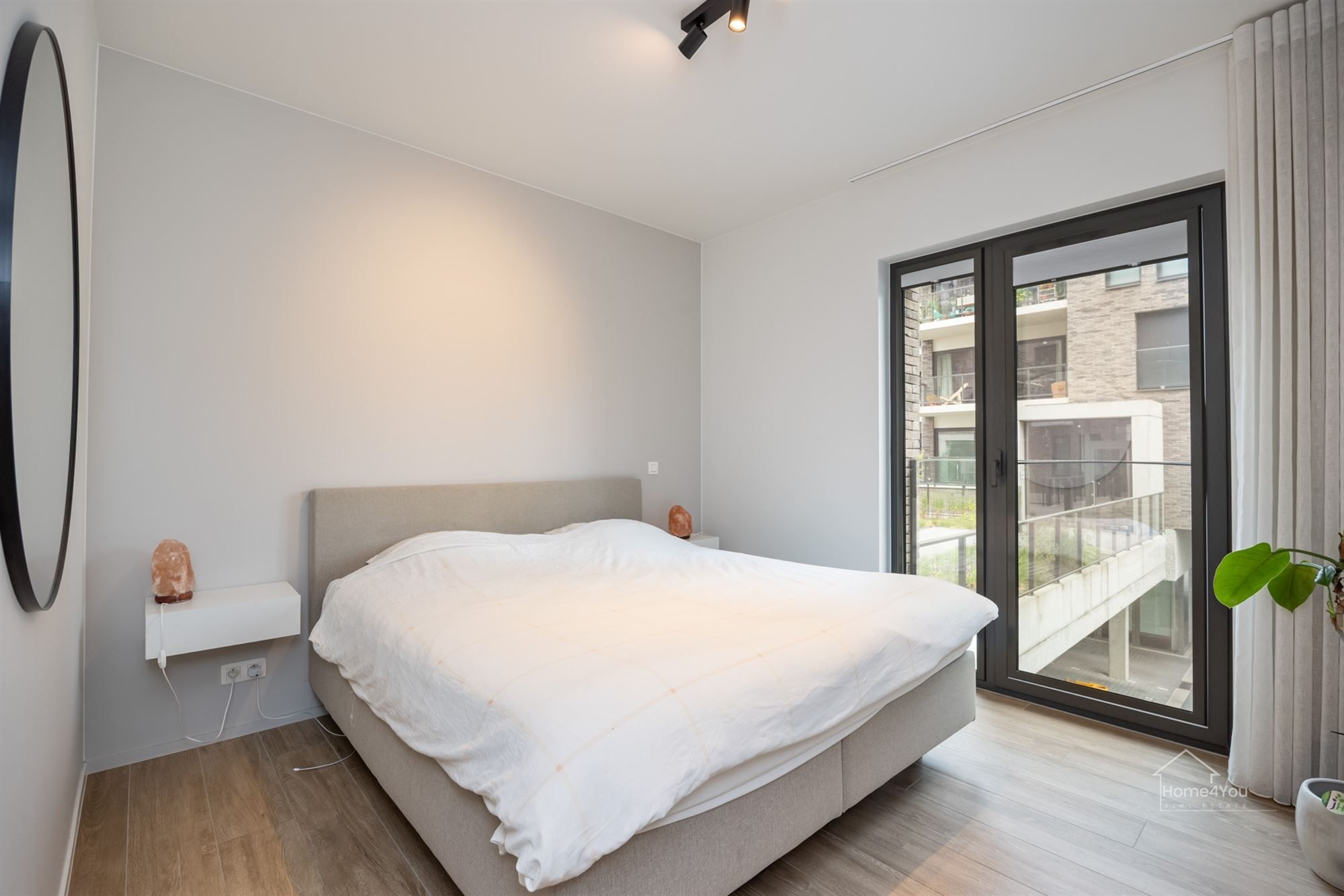 Hoogwaardig kwalitatief afgewerkt appartement met ruim terras en auto staanplaats foto 7