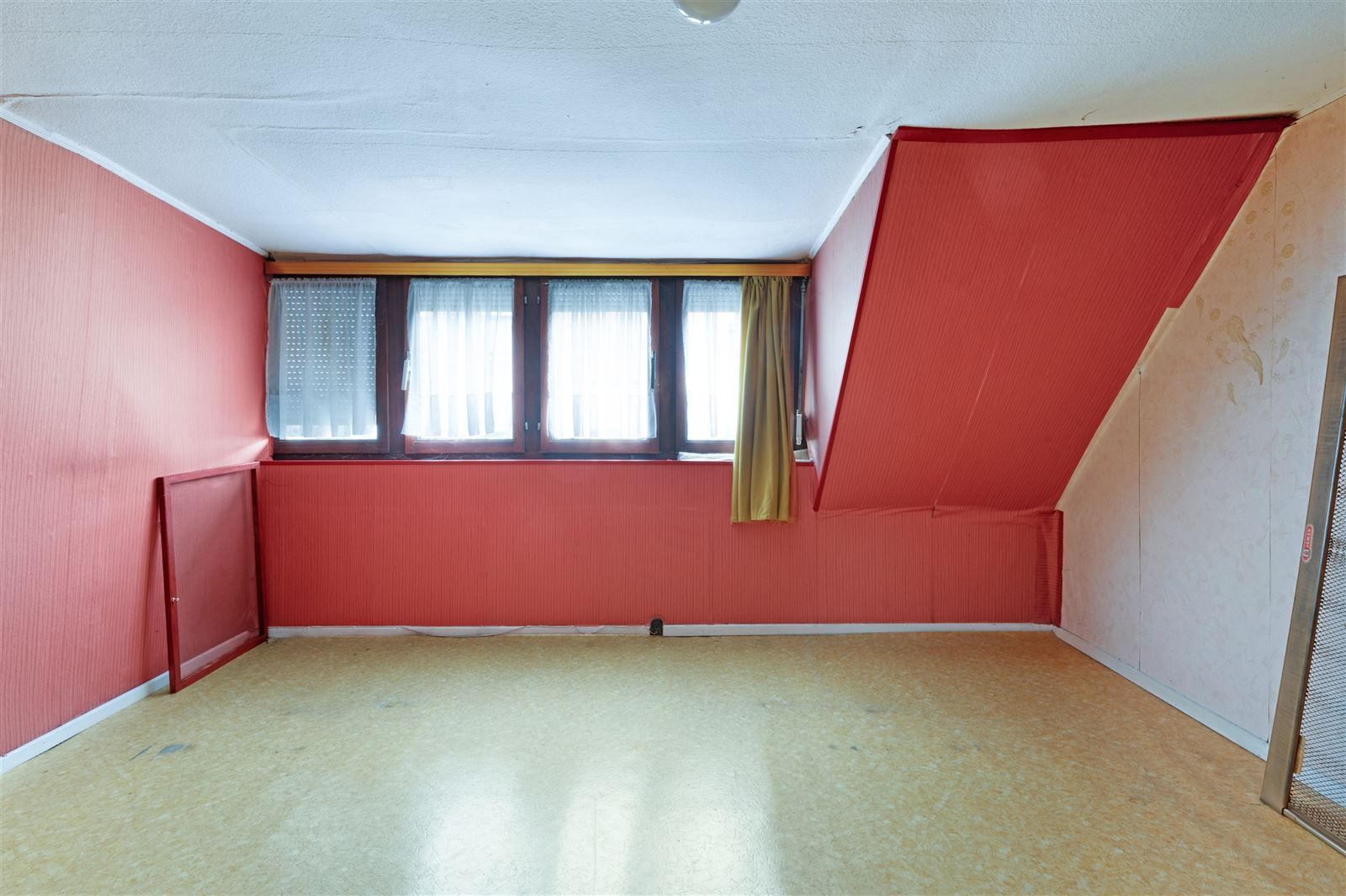 Volledig te renoveren woning met tuin en extra weide met garage foto 12