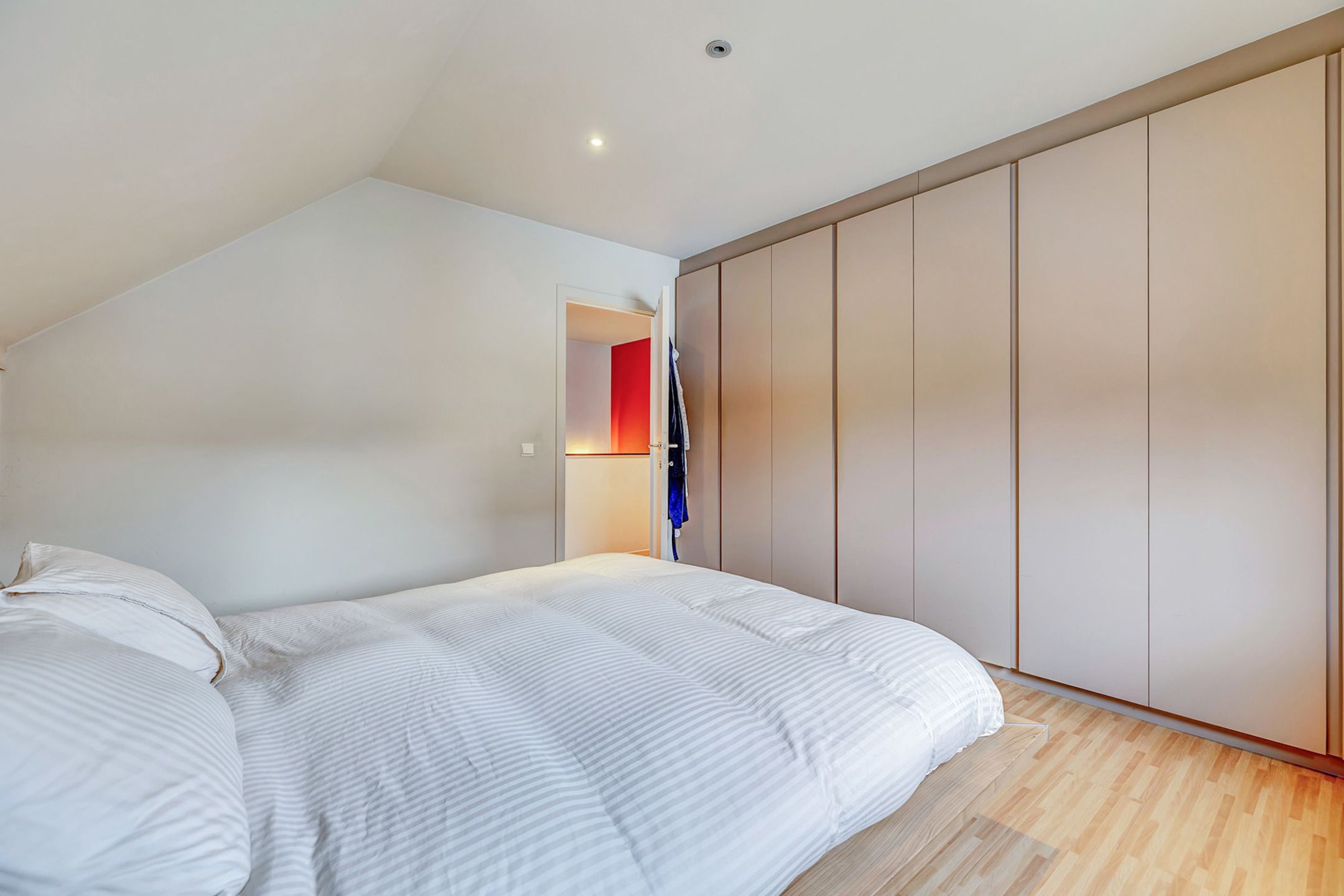 Gezellige, instapklare HOB met garage en tuin foto 17