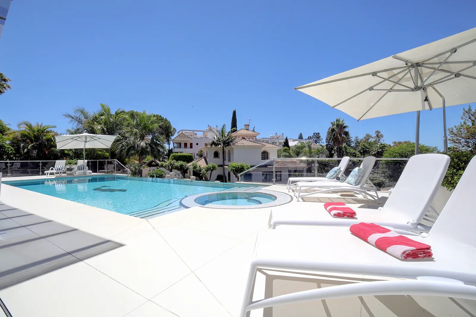 Luxe villa met panoramisch uitzicht op Los Naranjos Golf, Marbella foto 31